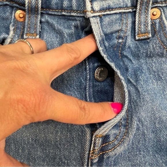 ☀️LEVI’S Wedgie Short - Picture 12 of 12